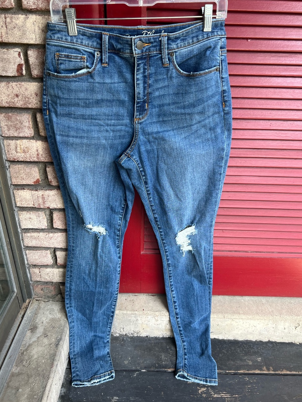 Universal Thread High Rise Skinny Medium Wash Jeans Size 8/29